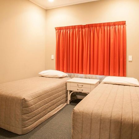 Cornwall Motor Lodge Палмерстон-Норт Экстерьер фото